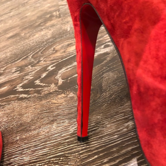 Christian Louboutin Size 40 Suede Booties - Picture 8 of 8